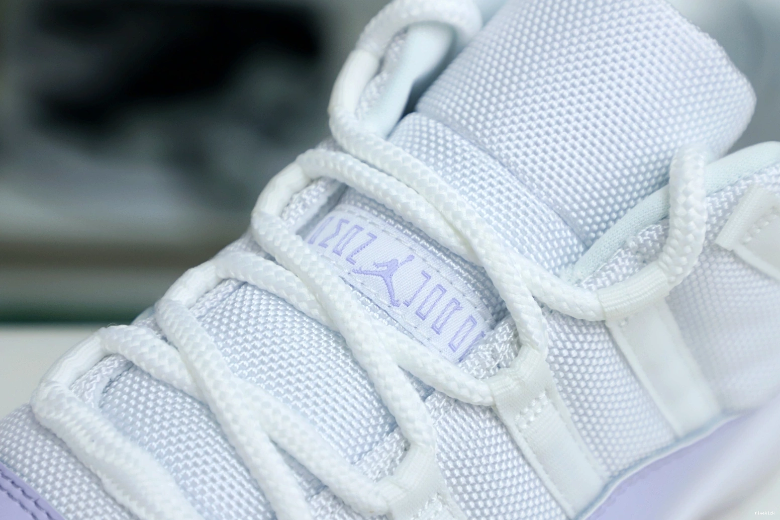 PURE 11 JORDAN VIOLET AIR LOW 0210